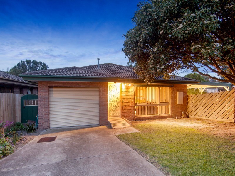 2/21 Gairloch Drive, Frankston VIC 3199