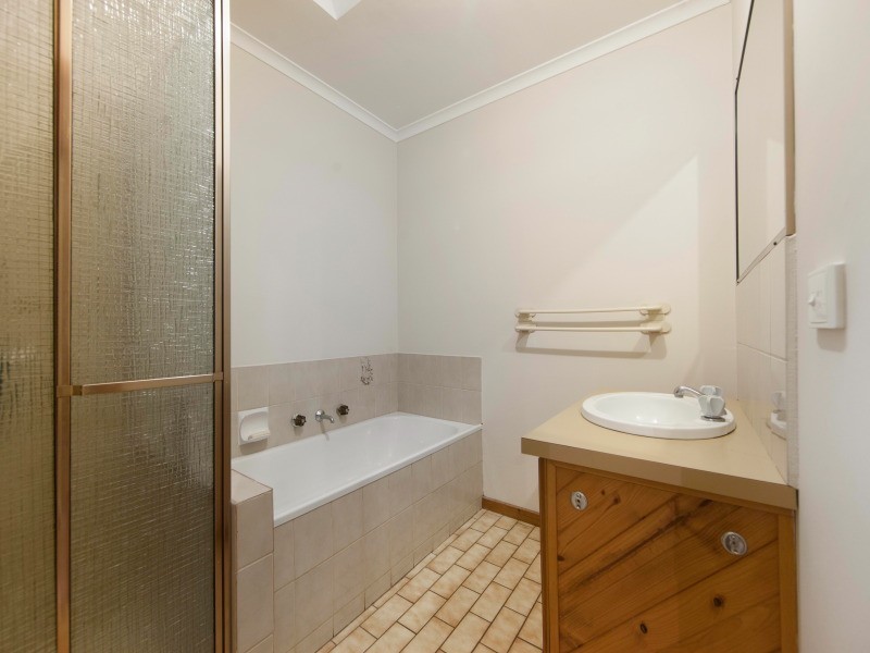 2/21 Gairloch Drive, Frankston VIC 3199
