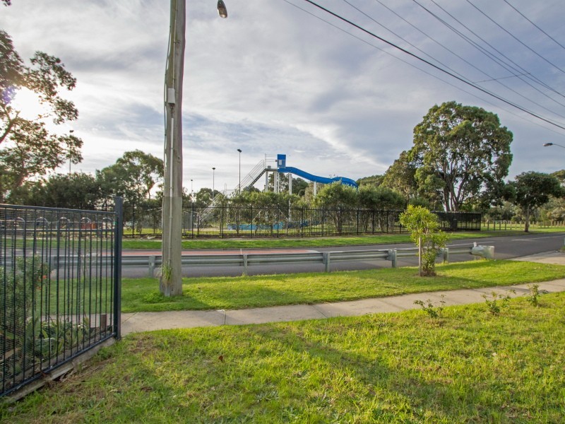 74 Forest Drive, Frankston North VIC 3200