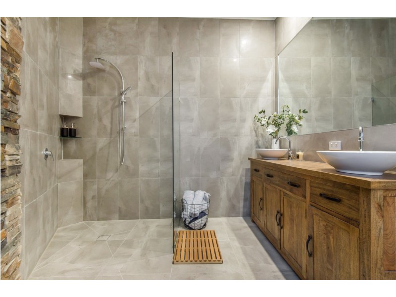 60 Woolston Drive, Frankston South VIC 3199