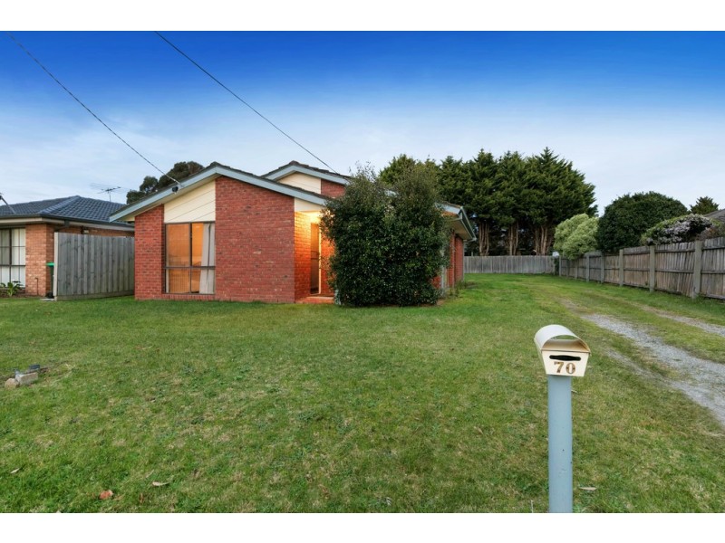 70 Greenwood Drive, Carrum Downs VIC 3201