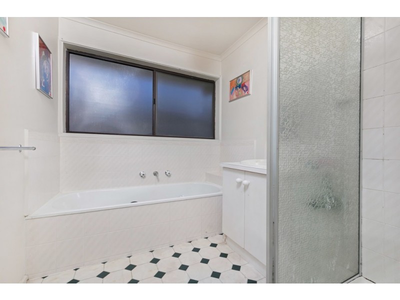 70 Greenwood Drive, Carrum Downs VIC 3201