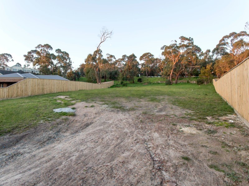 16 Maddison Avenue, Mount Eliza VIC 3930