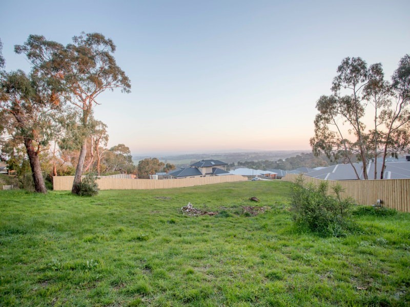 16 Maddison Avenue, Mount Eliza VIC 3930