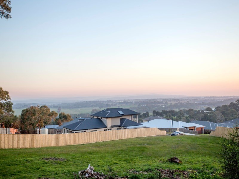 16 Maddison Avenue, Mount Eliza VIC 3930