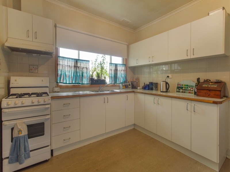 21 Pine Street, Frankston North VIC 3200