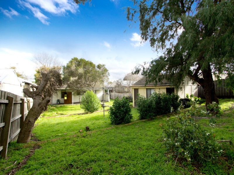 1 Roberta Grove, Frankston VIC 3199