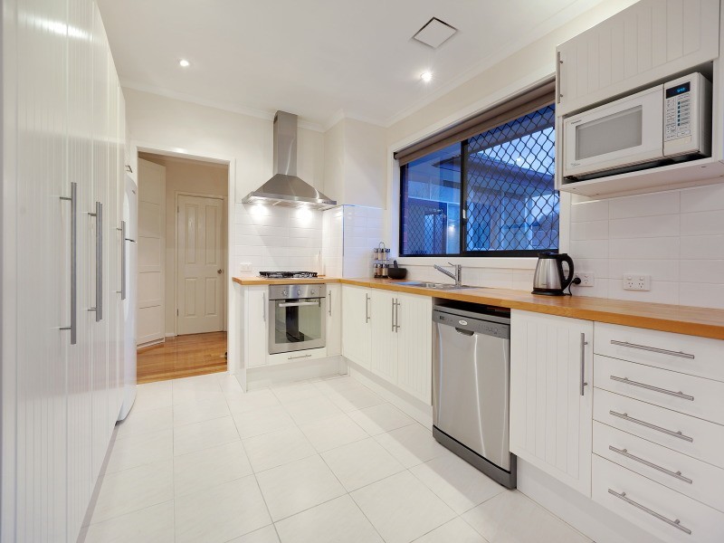 8 Nodding Avenue, Frankston North VIC 3200