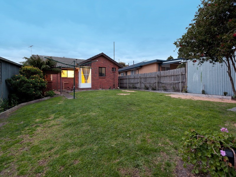 8 Nodding Avenue, Frankston North VIC 3200