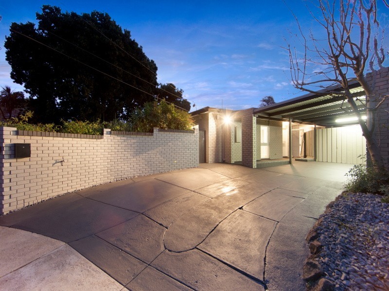 2 Carlisle Court, Frankston VIC 3199