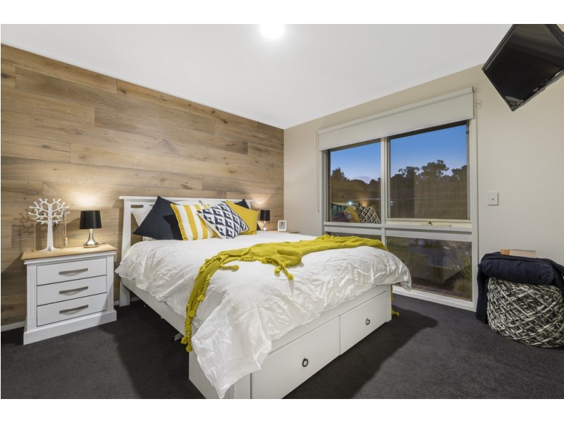 80 Raphael Crescent, Frankston VIC 3199