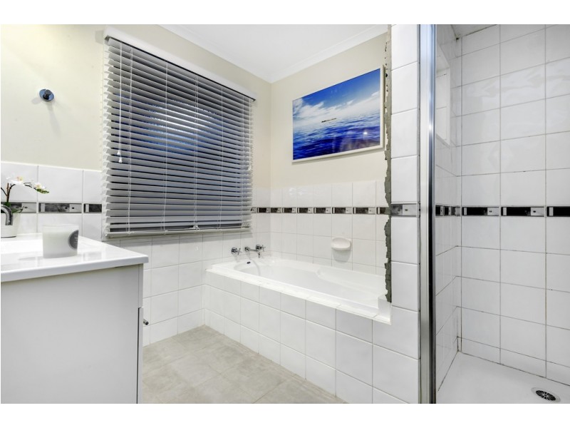 80 Raphael Crescent, Frankston VIC 3199