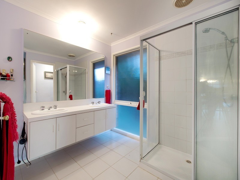 42 Bokissa Drive, Frankston VIC 3199