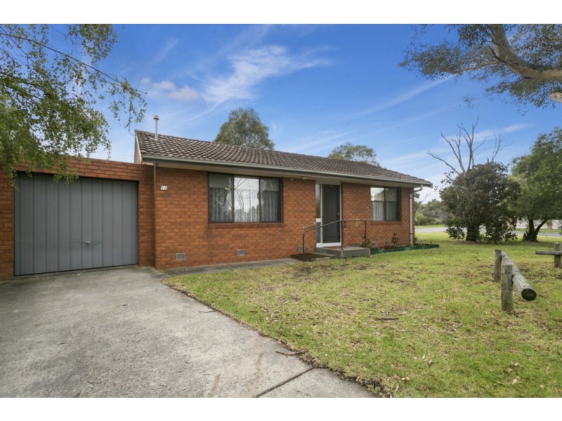11 Hood Street, Frankston VIC 3199