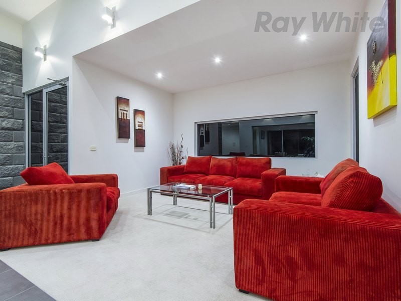 1 Flame Robin Drive, Langwarrin VIC 3910