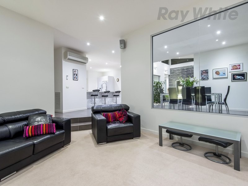 1 Flame Robin Drive, Langwarrin VIC 3910