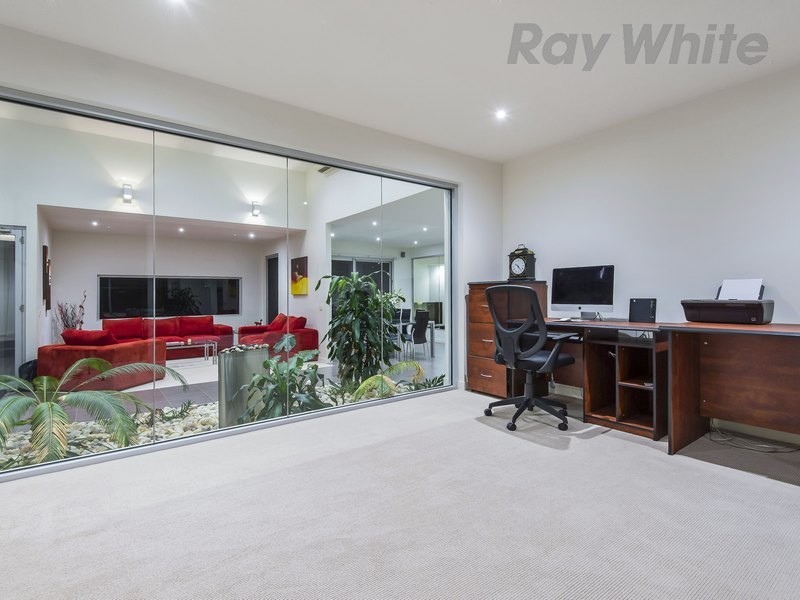 1 Flame Robin Drive, Langwarrin VIC 3910