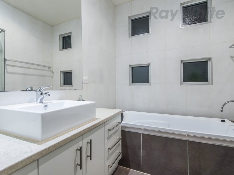 1 Flame Robin Drive, Langwarrin VIC 3910