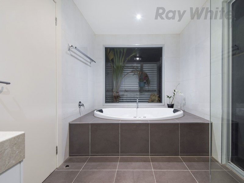 1 Flame Robin Drive, Langwarrin VIC 3910