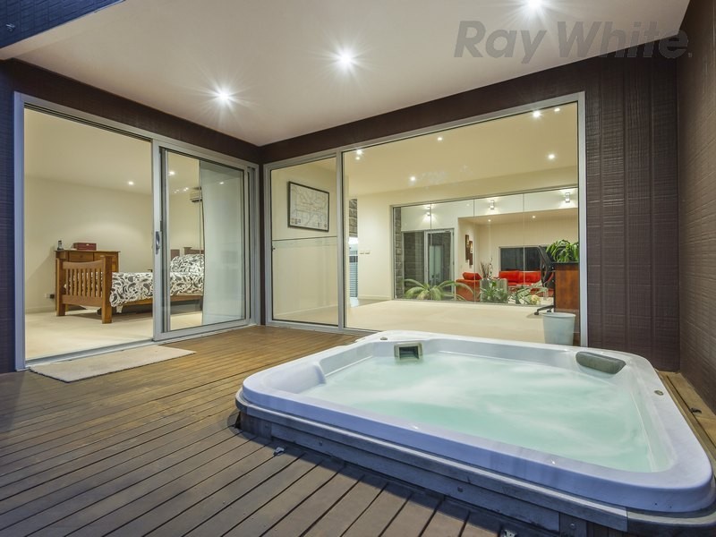 1 Flame Robin Drive, Langwarrin VIC 3910