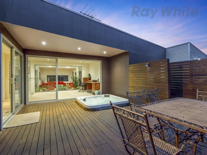 1 Flame Robin Drive, Langwarrin VIC 3910