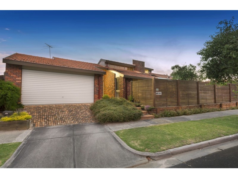 30 Raphael Crescent, Frankston VIC 3199