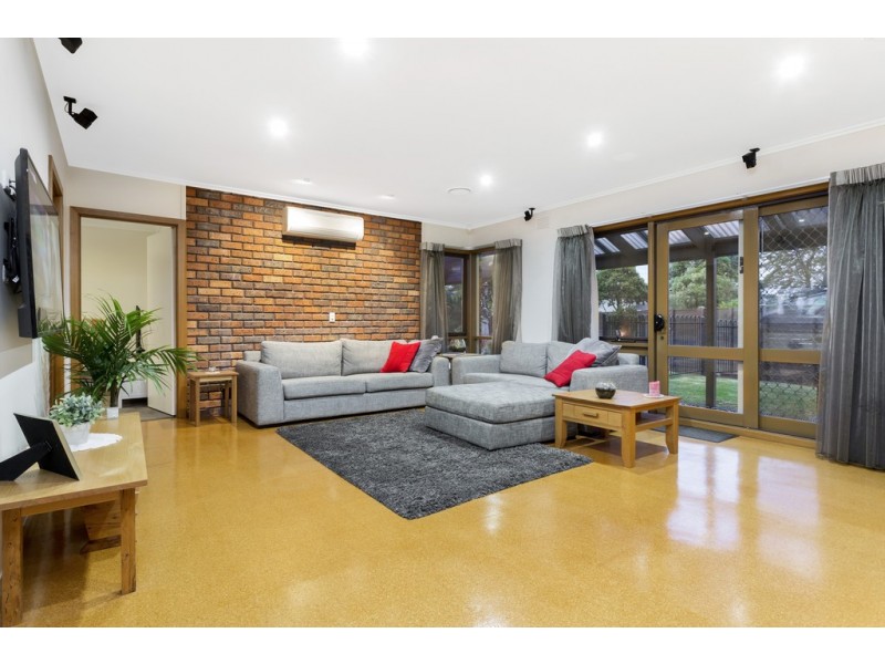 30 Raphael Crescent, Frankston VIC 3199