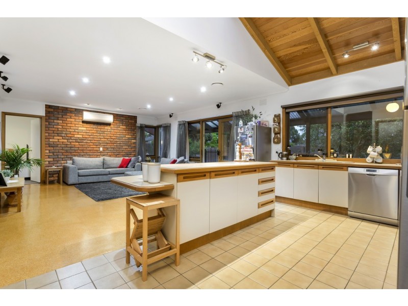 30 Raphael Crescent, Frankston VIC 3199