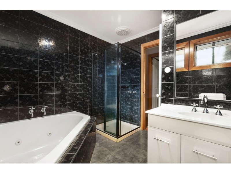 11 Deakin Crescent, Baxter VIC 3911