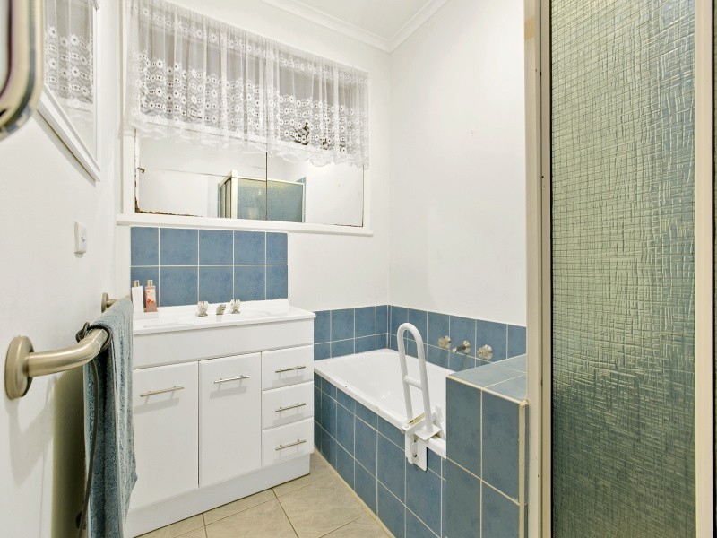 17 Downs Road, Seaford VIC 3198