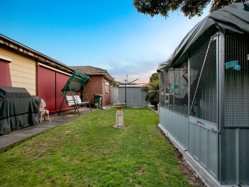 17 Downs Road, Seaford VIC 3198