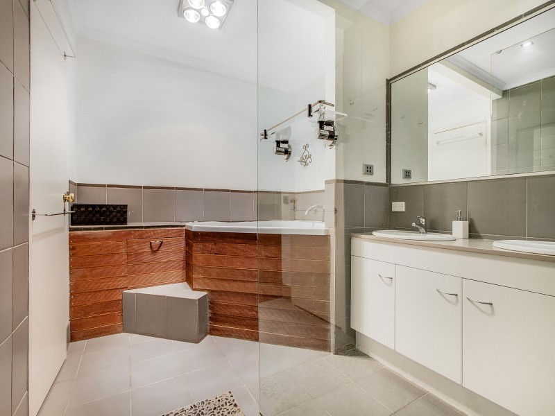 16 Netherplace Drive, Frankston VIC 3199