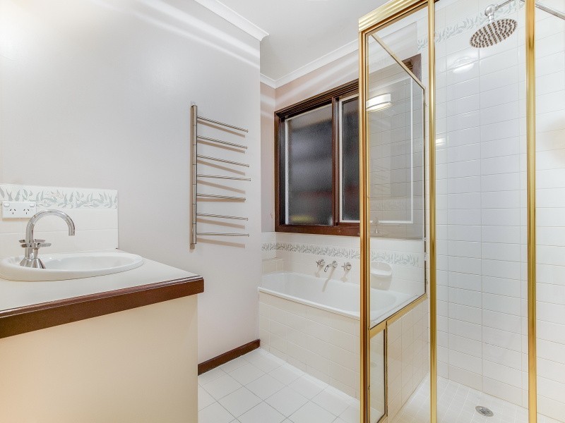 16 Netherplace Drive, Frankston VIC 3199