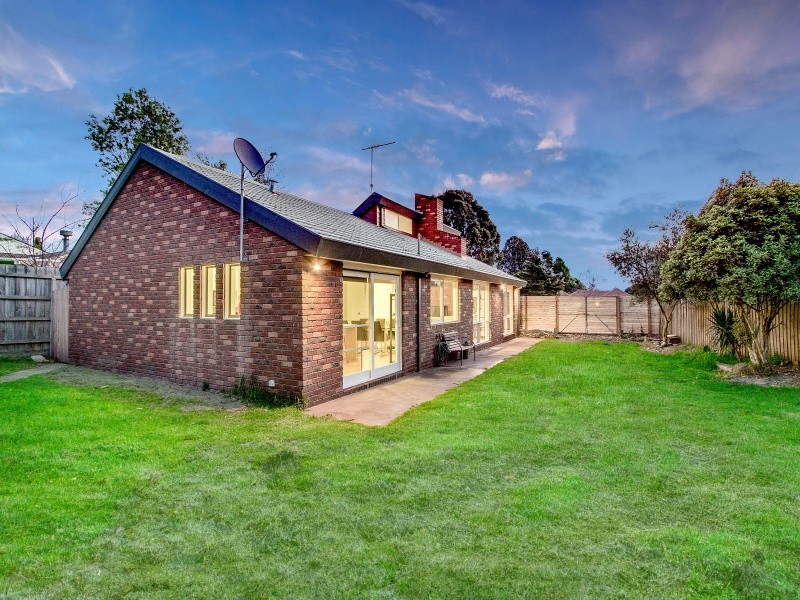 16 Netherplace Drive, Frankston VIC 3199