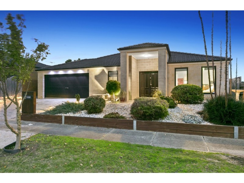 14 Diamond Parade, Skye VIC 3977