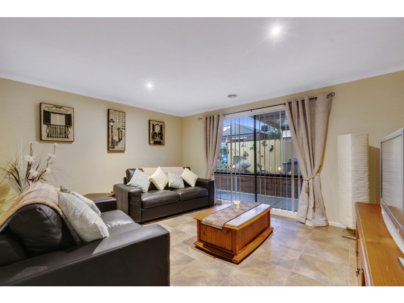 14 Diamond Parade, Skye VIC 3977