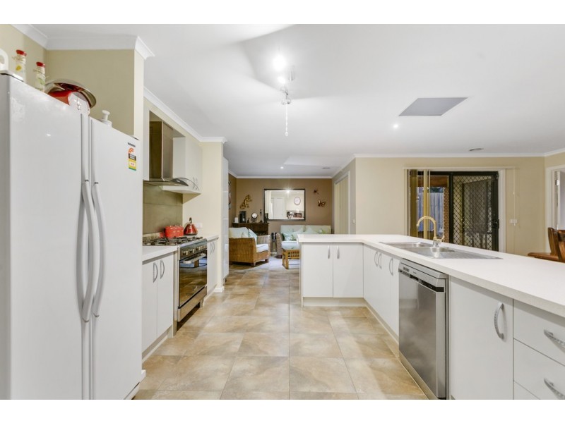 14 Diamond Parade, Skye VIC 3977