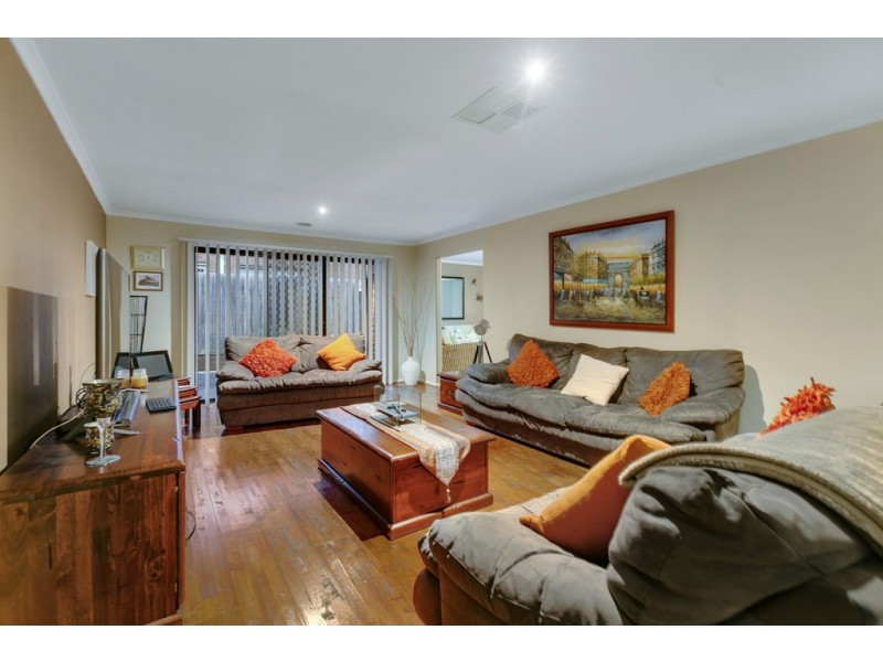 14 Diamond Parade, Skye VIC 3977