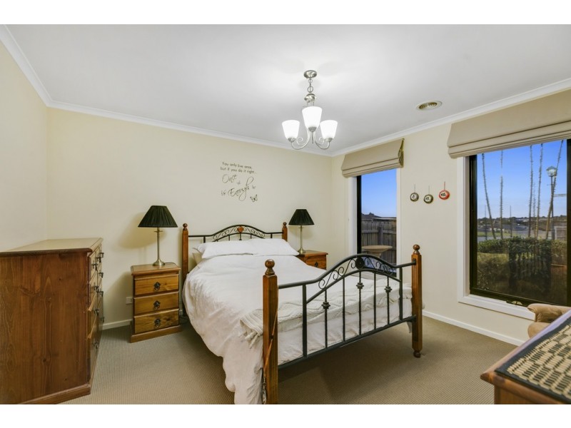 14 Diamond Parade, Skye VIC 3977