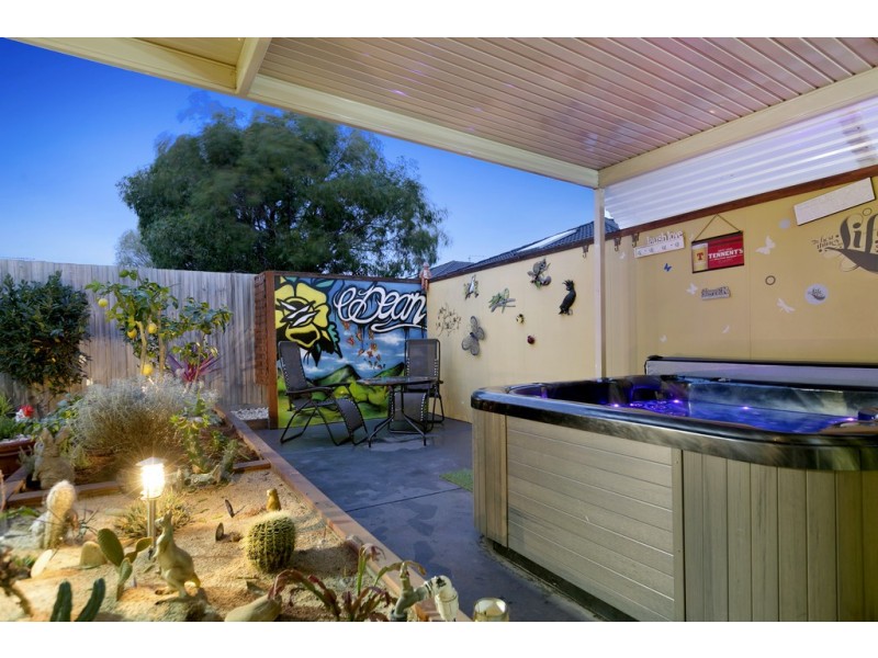 14 Diamond Parade, Skye VIC 3977