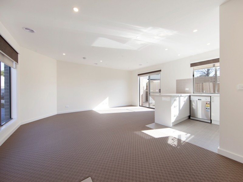 2/11 Kenilworth Avenue, Frankston VIC 3199