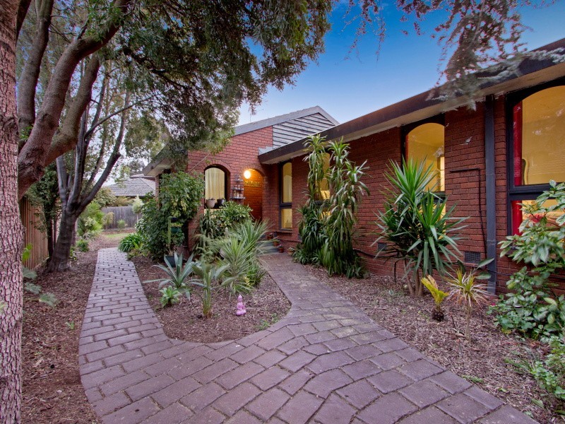 13 Raphael Crescent, Frankston VIC 3199