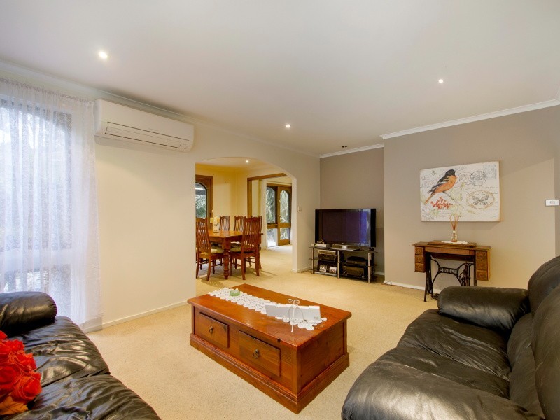 13 Raphael Crescent, Frankston VIC 3199