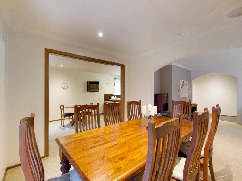 13 Raphael Crescent, Frankston VIC 3199