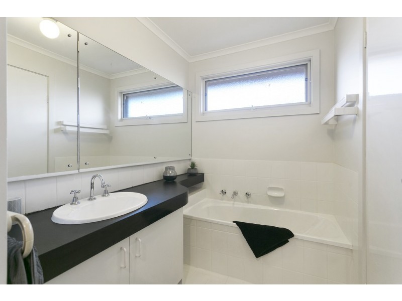 2 Gretel Court, Frankston VIC 3199