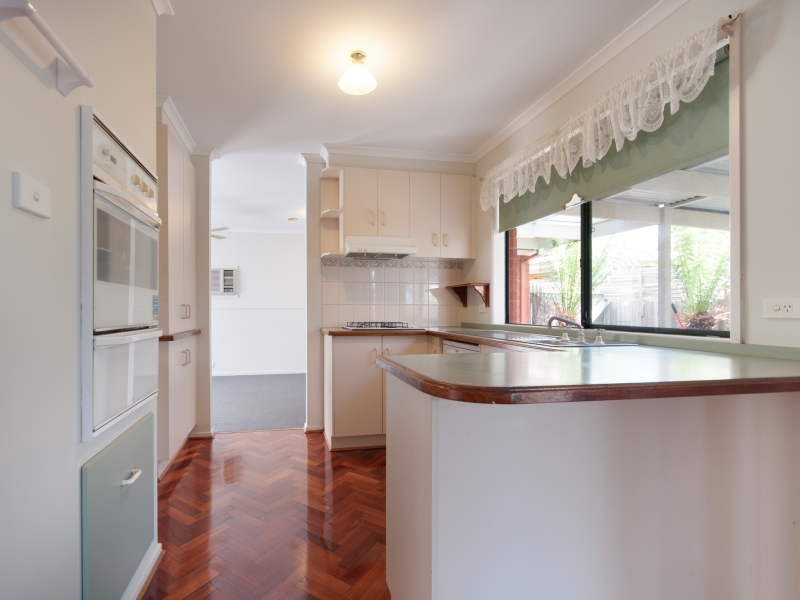 15 Neptune Place, Cranbourne West VIC 3977