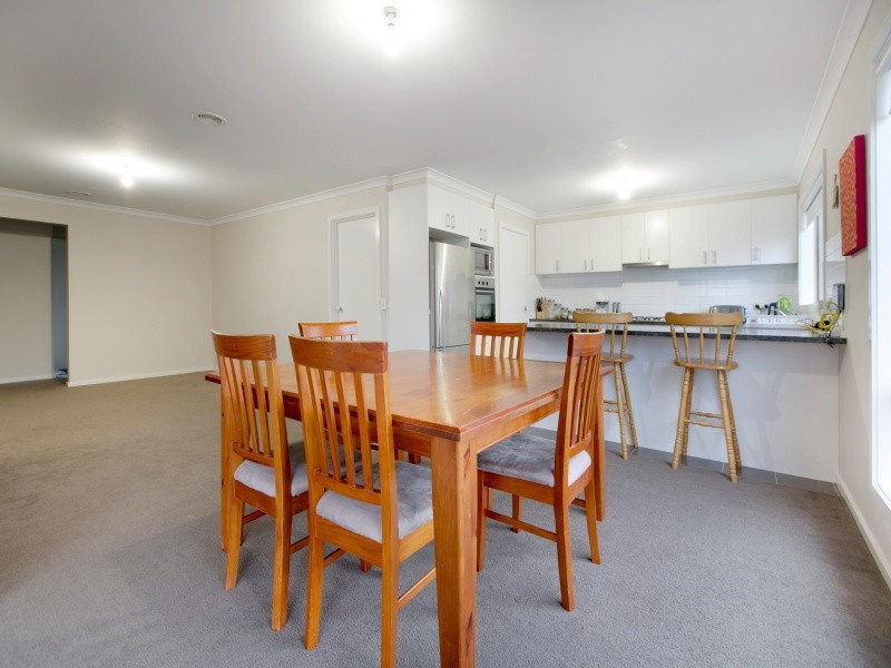 29 Stately Drive, Cranbourne East VIC 3977