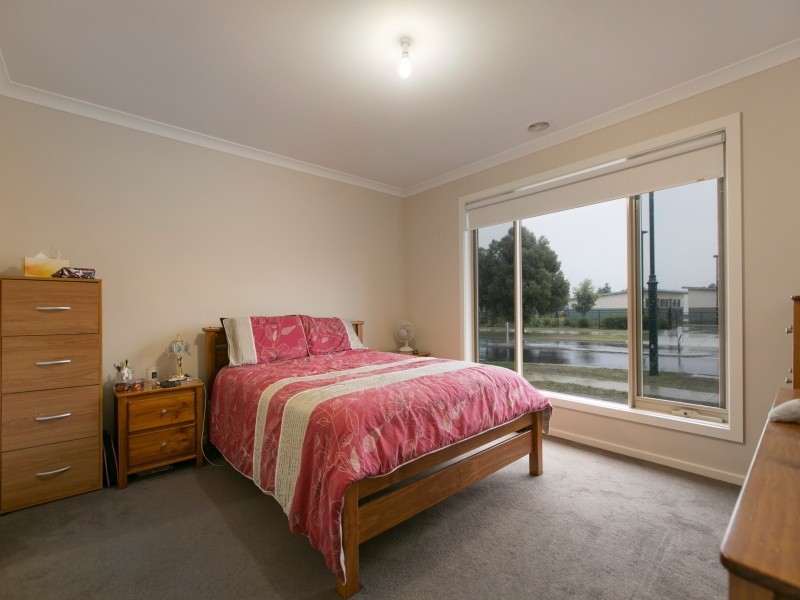 29 Stately Drive, Cranbourne East VIC 3977