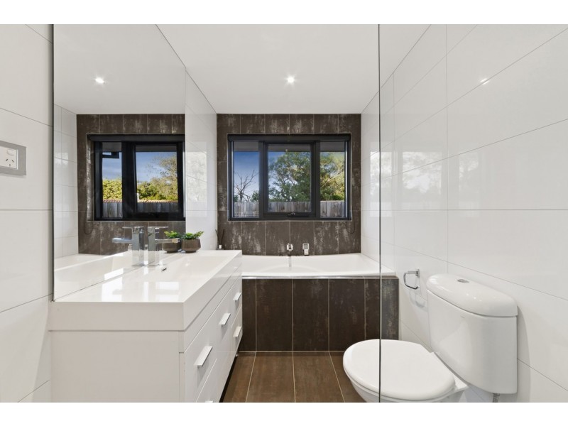 4 Naomi Court, Frankston VIC 3199