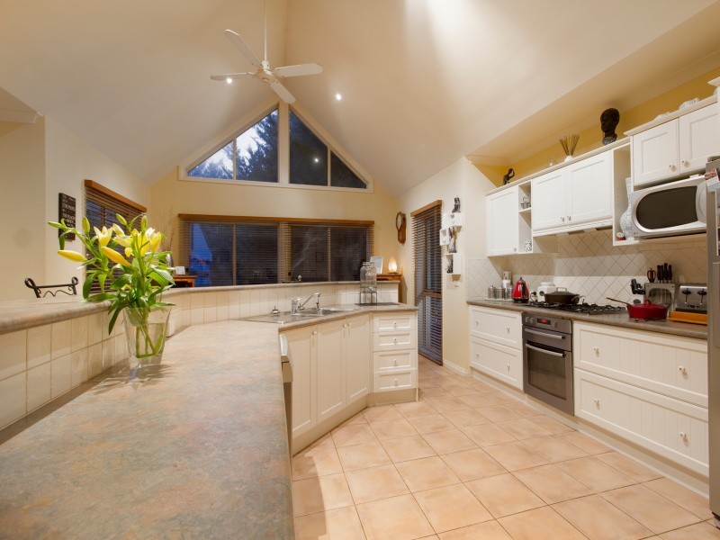 13 Eliza Place, Somerville VIC 3912